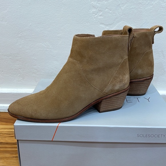 SOLE SOCIETY Women’s suede beige booties. Size 7. - Picture 10 of 10